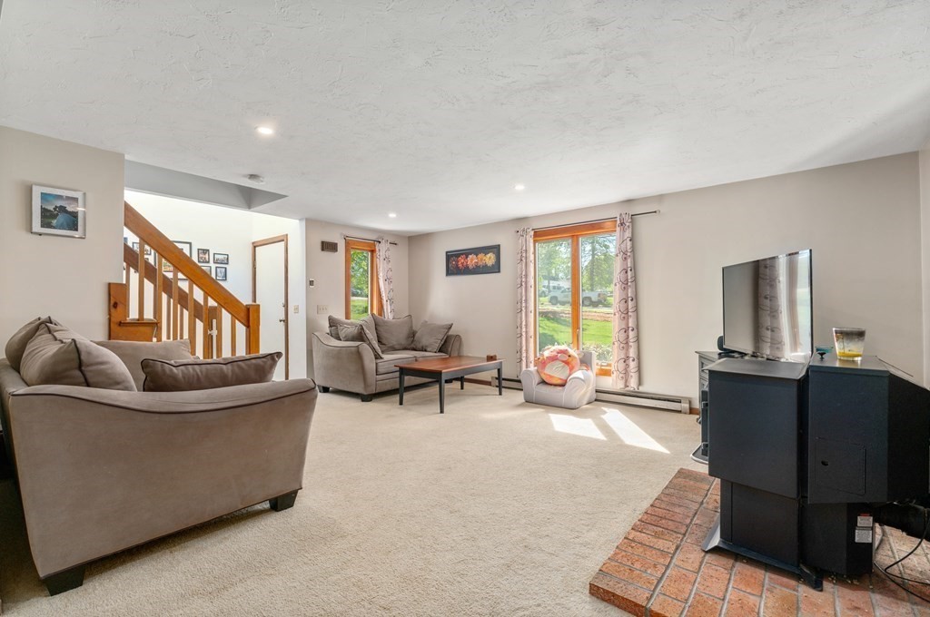 119 Main St Unit: 119