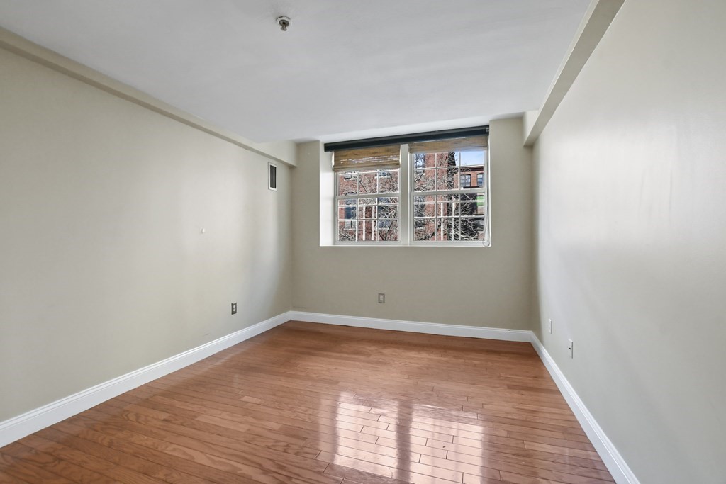 200 Market Unit: 4301