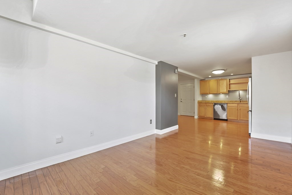 200 Market Unit: 4301