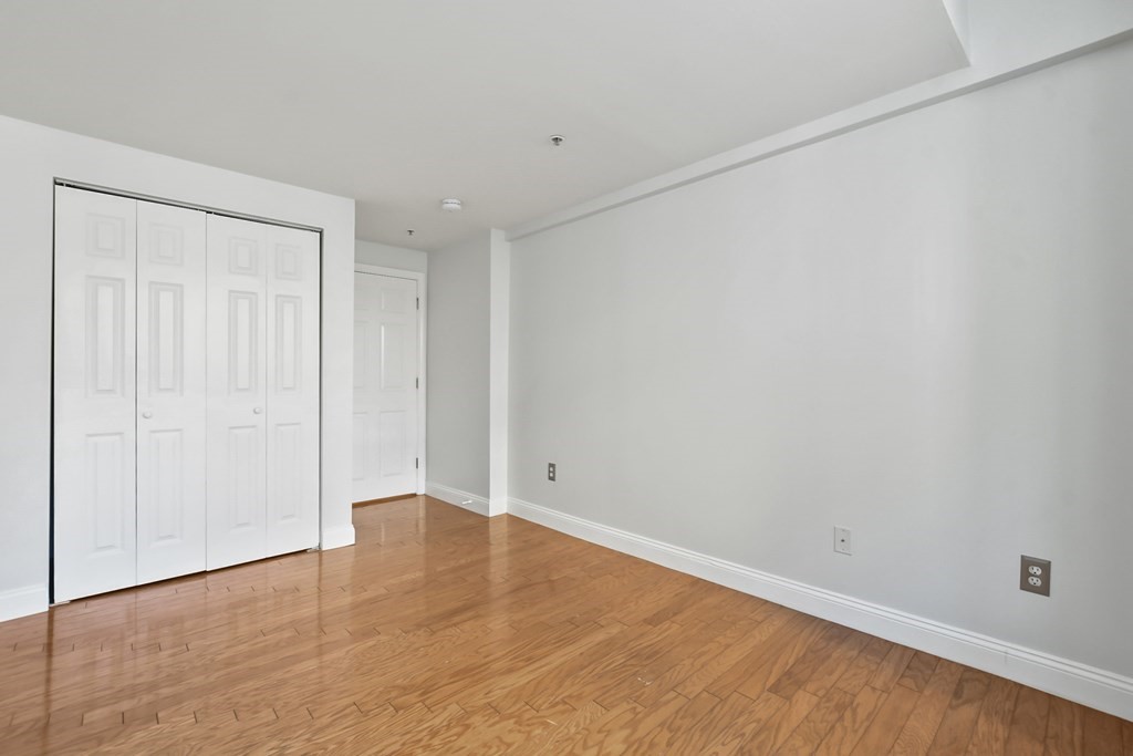 200 Market Unit: 4301