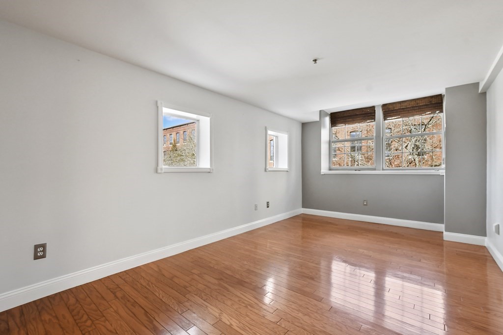 200 Market Unit: 4301