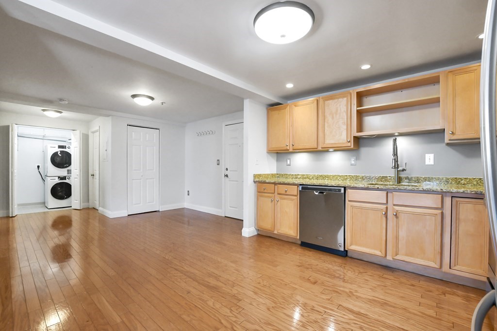 200 Market Unit: 4301