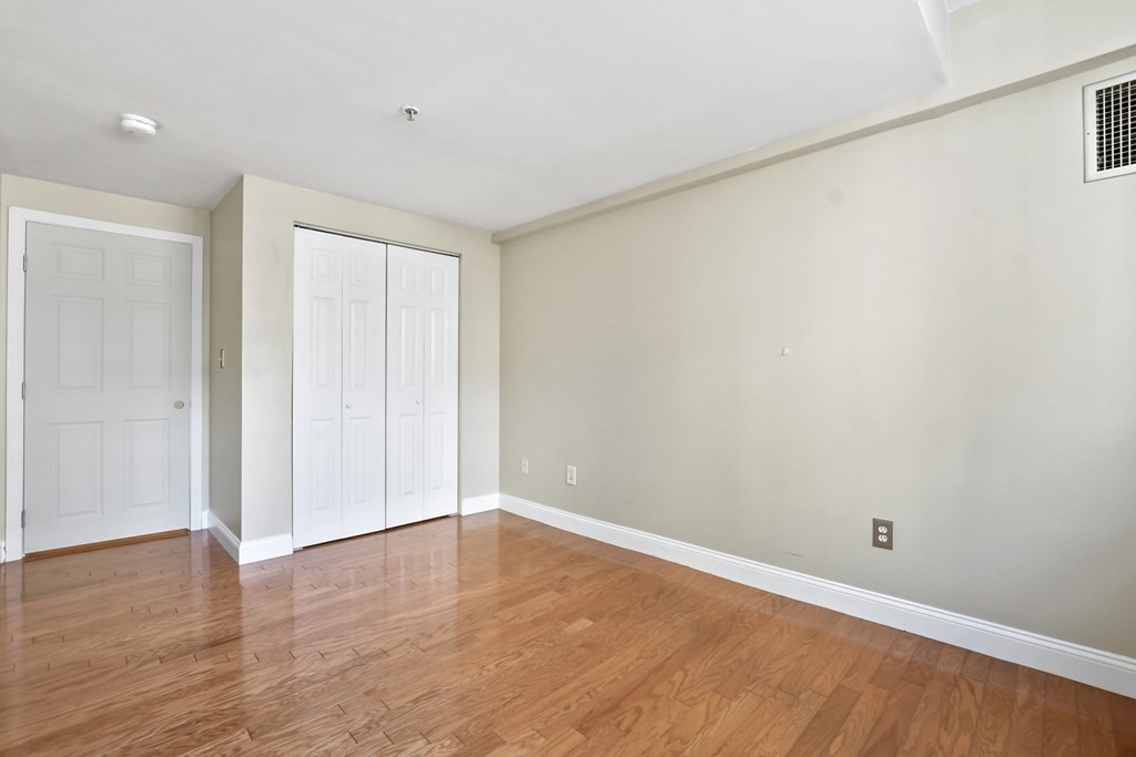 200 Market Unit: 4301