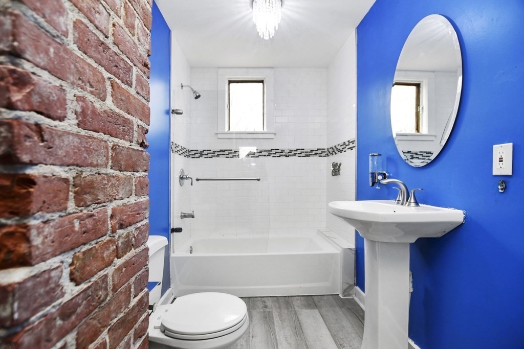 130 Barlett Street Unit: 2