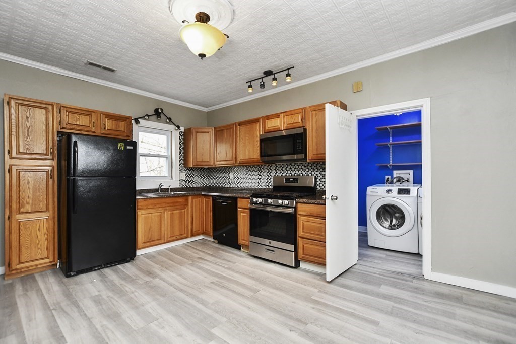 130 Barlett Street Unit: 2