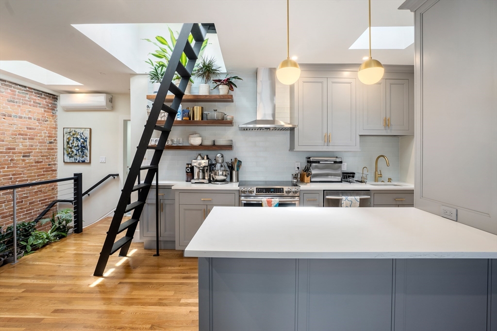 51 E Springfield Street # 4