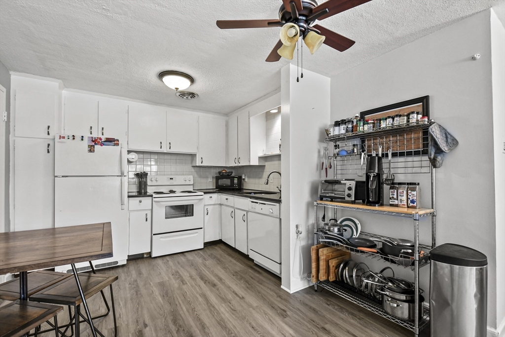 1105 Lexington # 2 Unit: 10-2