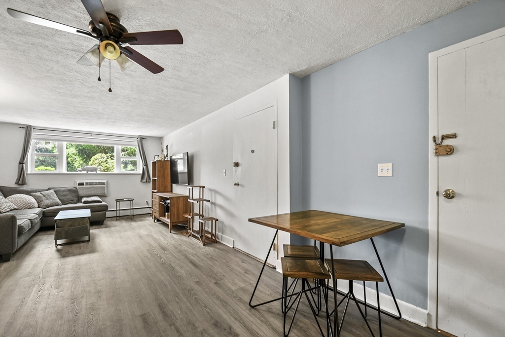 1105 Lexington # 2 Unit: 10-2