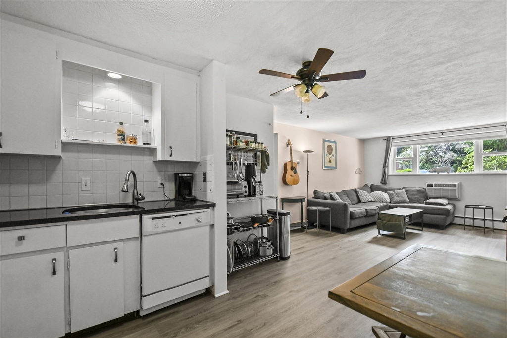 1105 Lexington # 2 Unit: 10-2