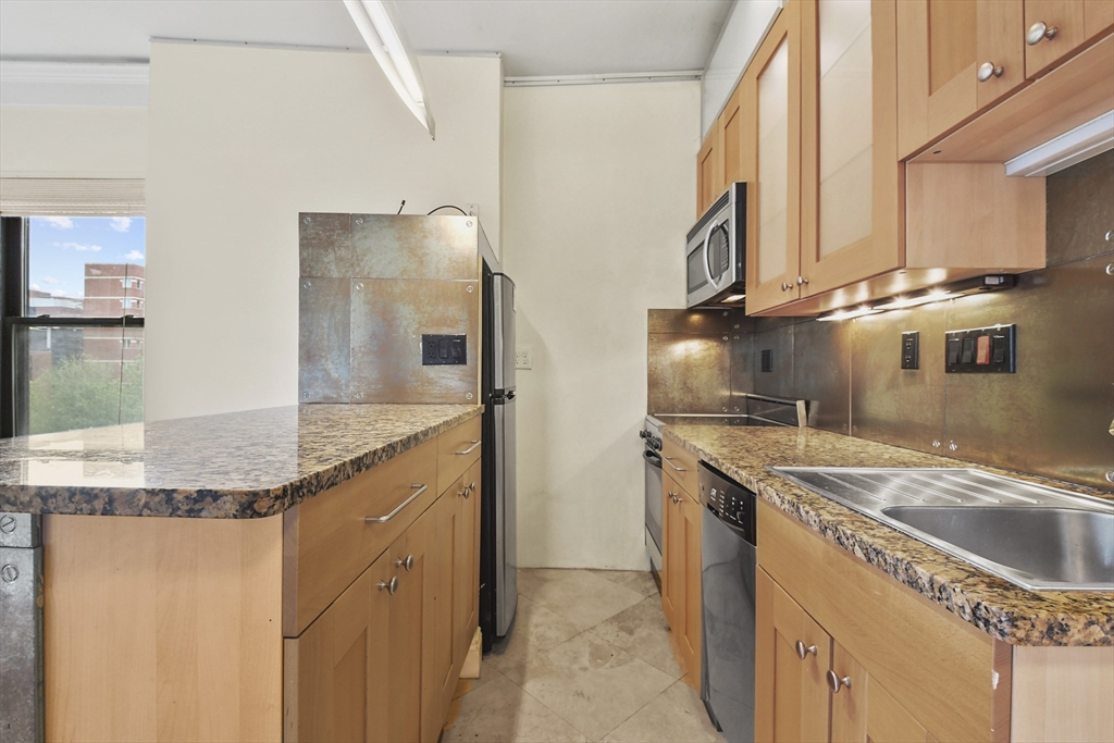 702 Massachusetts # 6