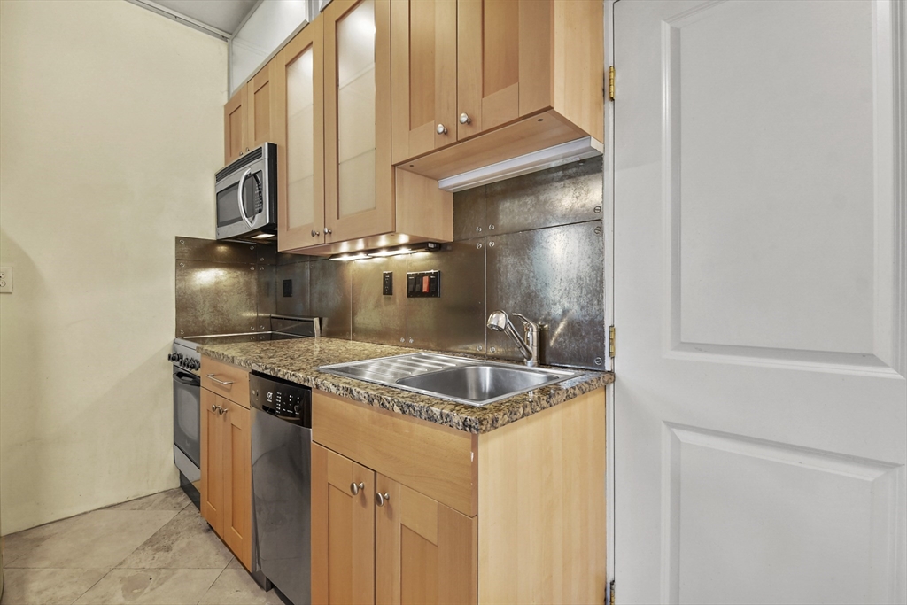 702 Massachusetts # 6