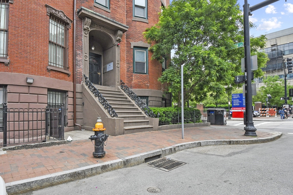 702 Massachusetts # 6