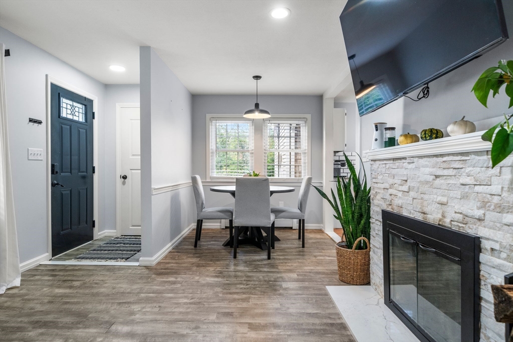 29 W Elm St
