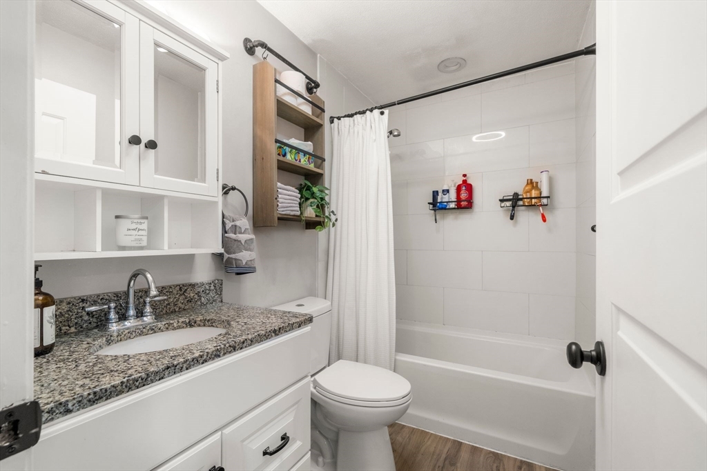 29 W Elm St