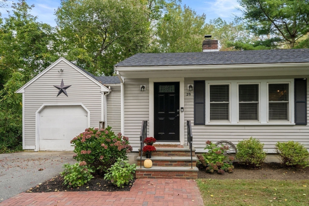 29 W Elm St