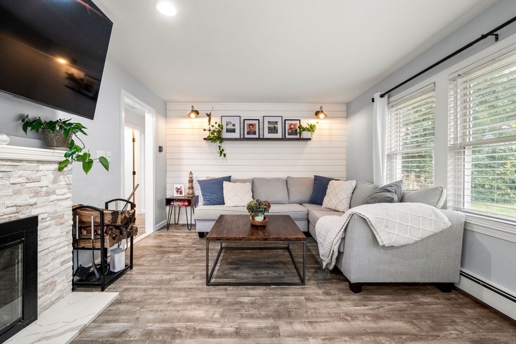 29 W Elm St