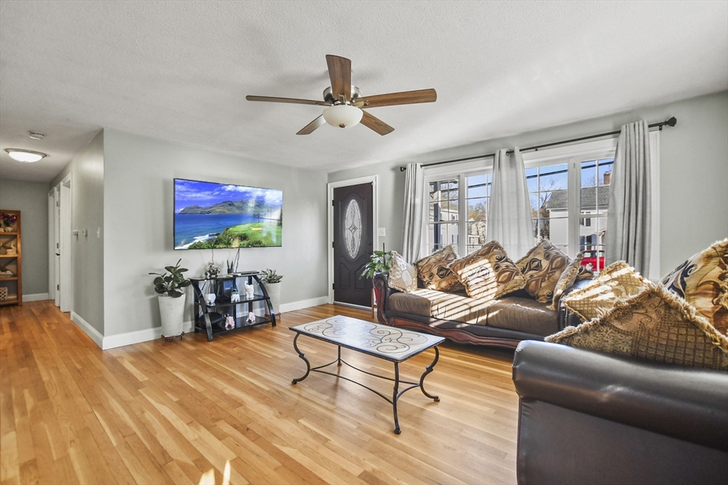 118 1/2 Market Street Unit: 118 1/2