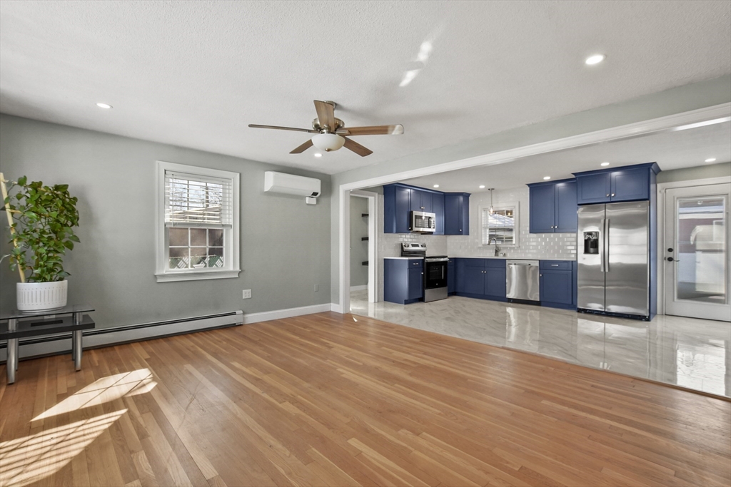 118 1/2 Market Street Unit: 118 1/2