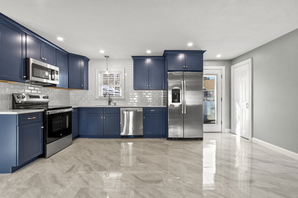118 1/2 Market Street Unit: 118 1/2