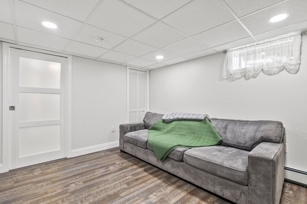 118 1/2 Market Street Unit: 118 1/2