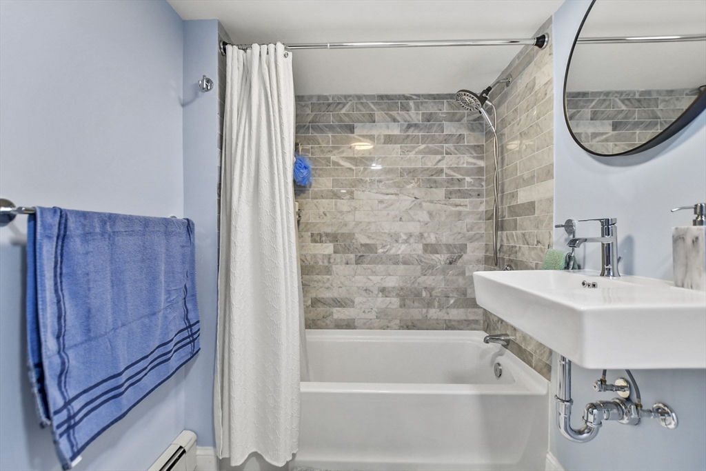 118 1/2 Market Street Unit: 118 1/2