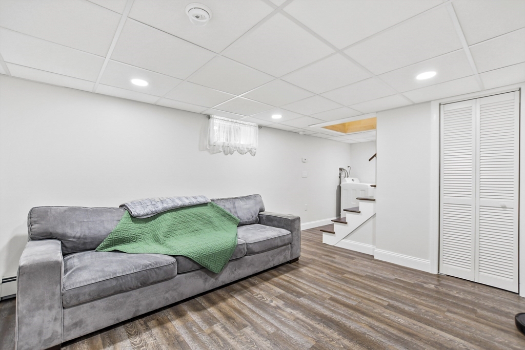 118 1/2 Market Street Unit: 118 1/2