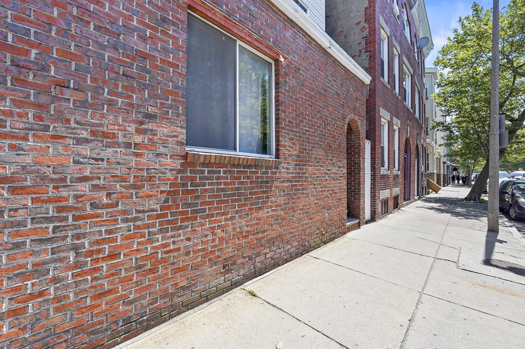 213 Chelsea Street # 3