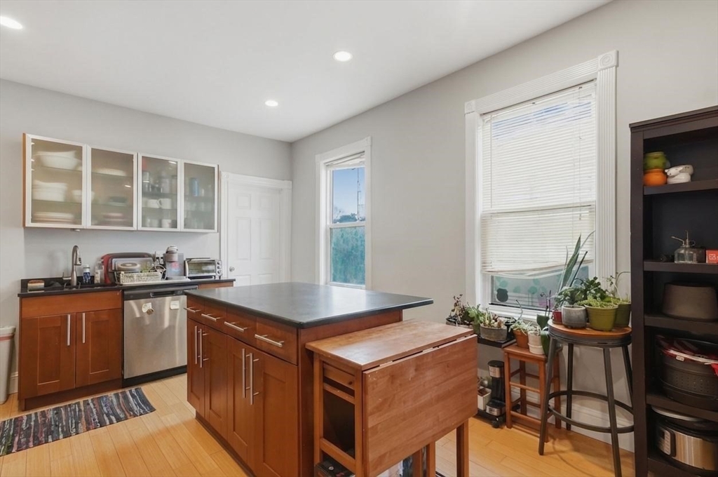 26 Chestnut Ave # 1