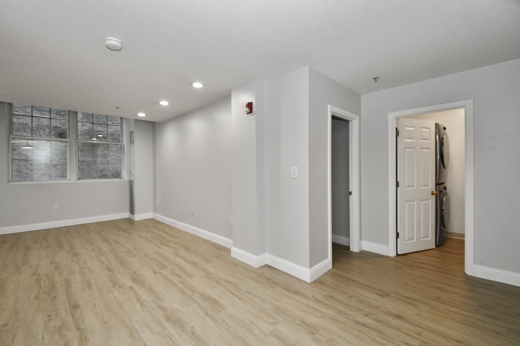 200 Market # 3305