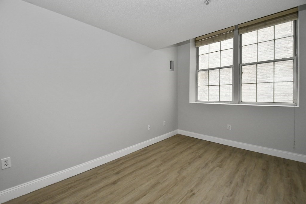 200 Market # 3305