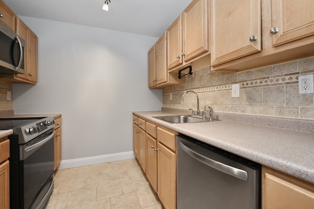 200 Market # 3305