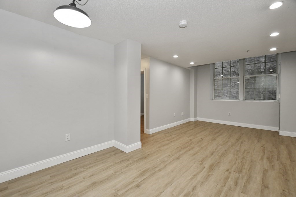 200 Market # 3305
