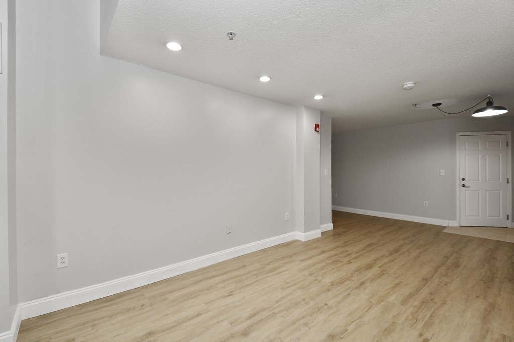 200 Market # 3305