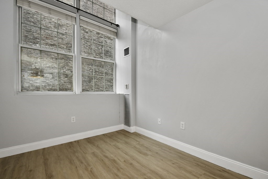 200 Market # 3305