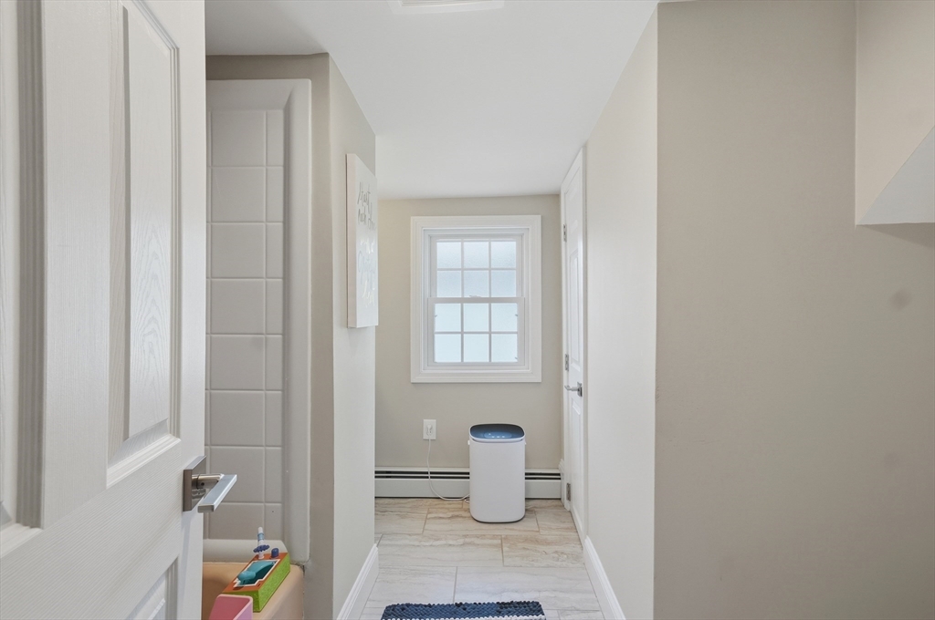 11-1/2 Albion St
