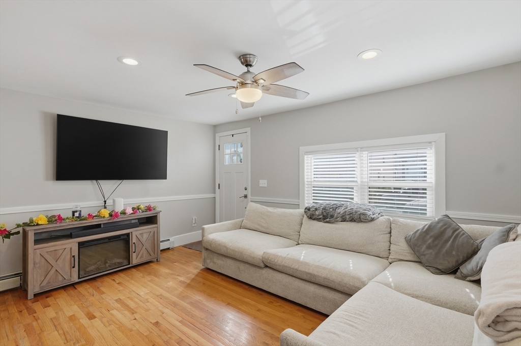 11-1/2 Albion St
