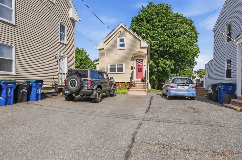 11-1/2 Albion St