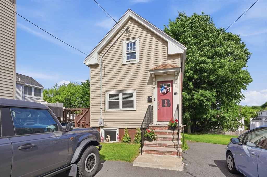 11-1/2 Albion St