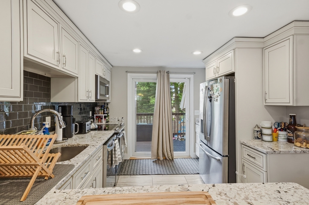 11-1/2 Albion St