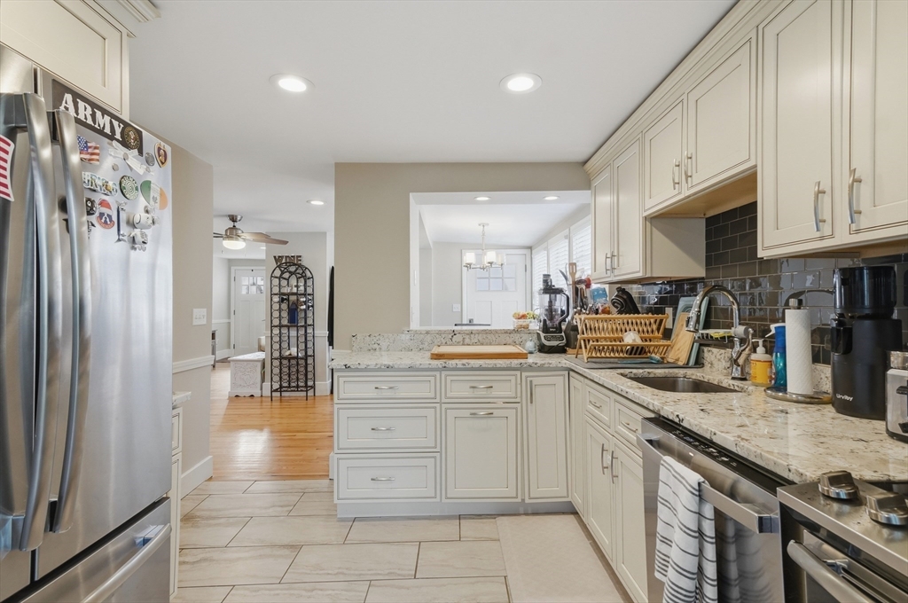 11-1/2 Albion St