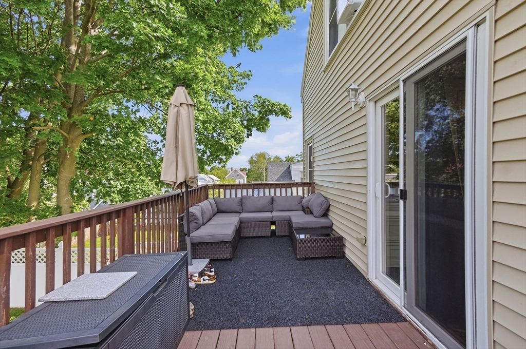 11-1/2 Albion St
