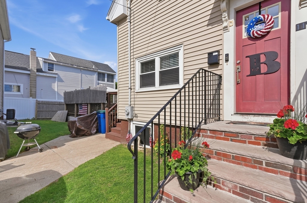 11-1/2 Albion St