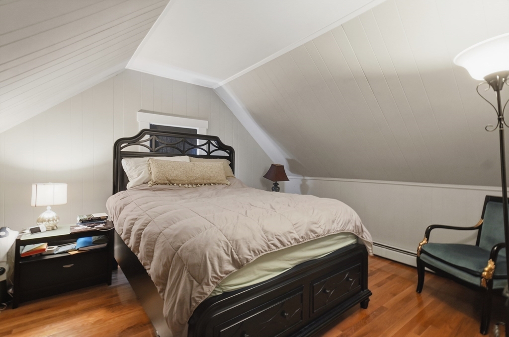11-1/2 Albion St