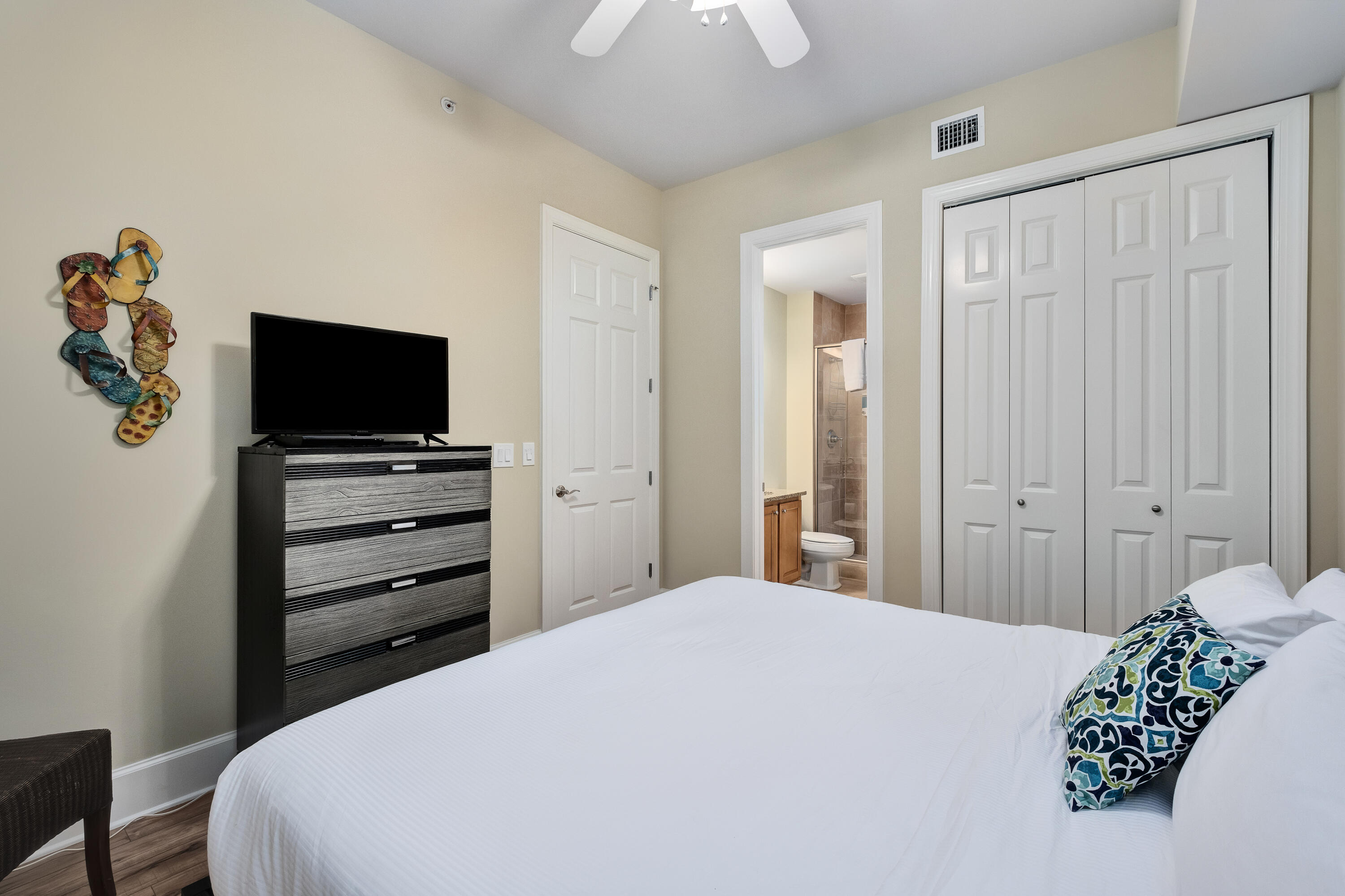 1653 W County Highway 30A UNIT 2114