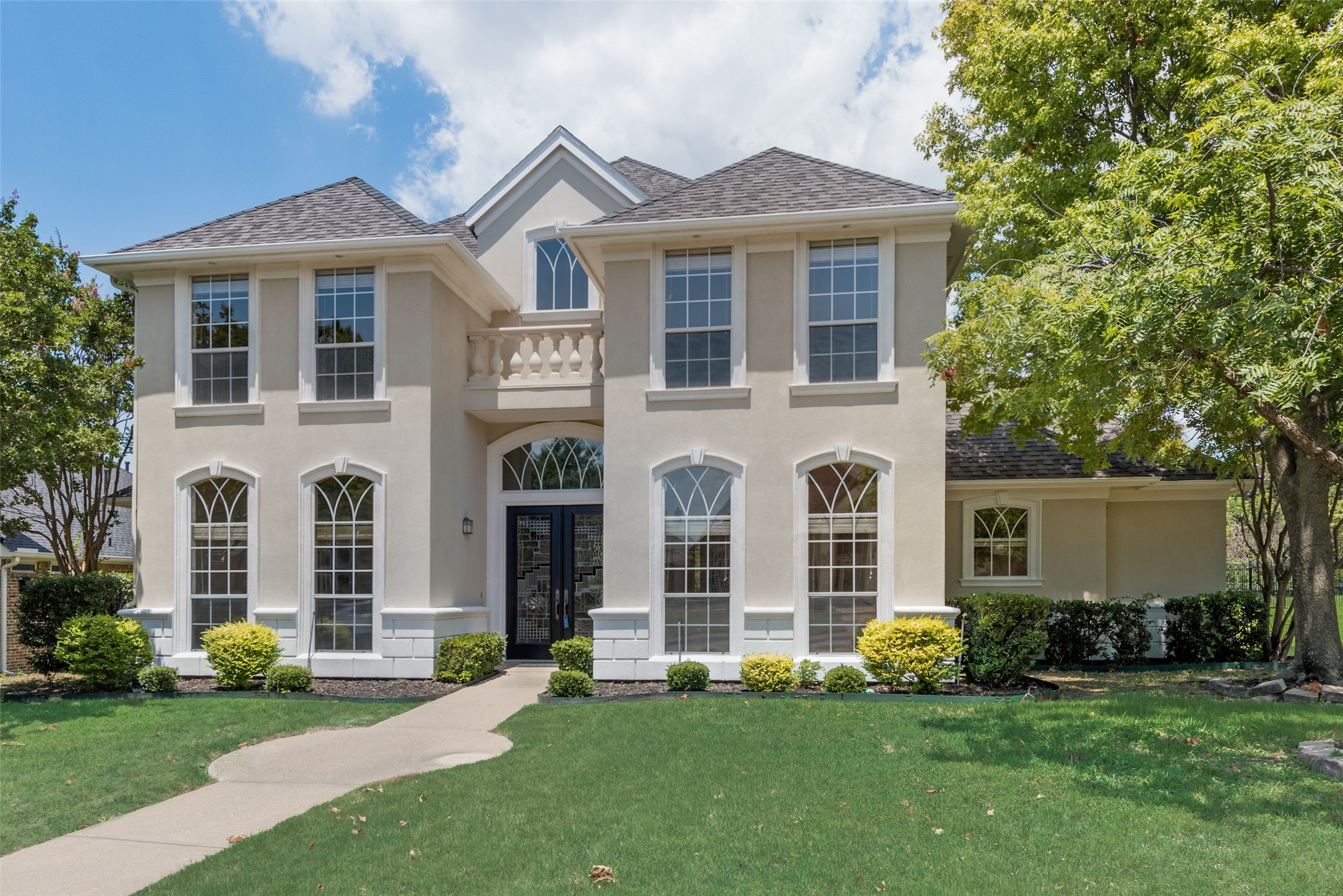 2911 Lago Vista Lane