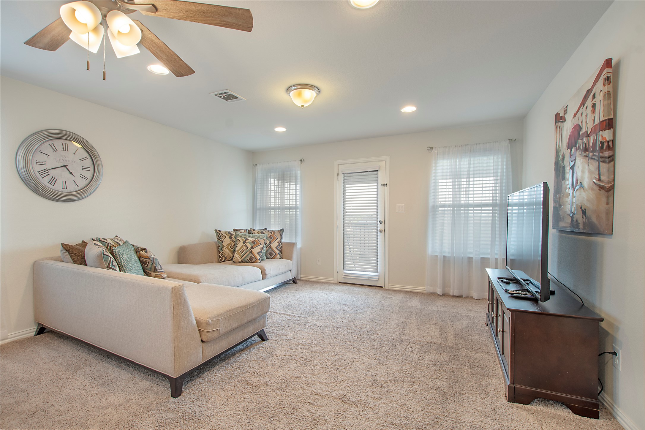 1909 Edgewater Drive