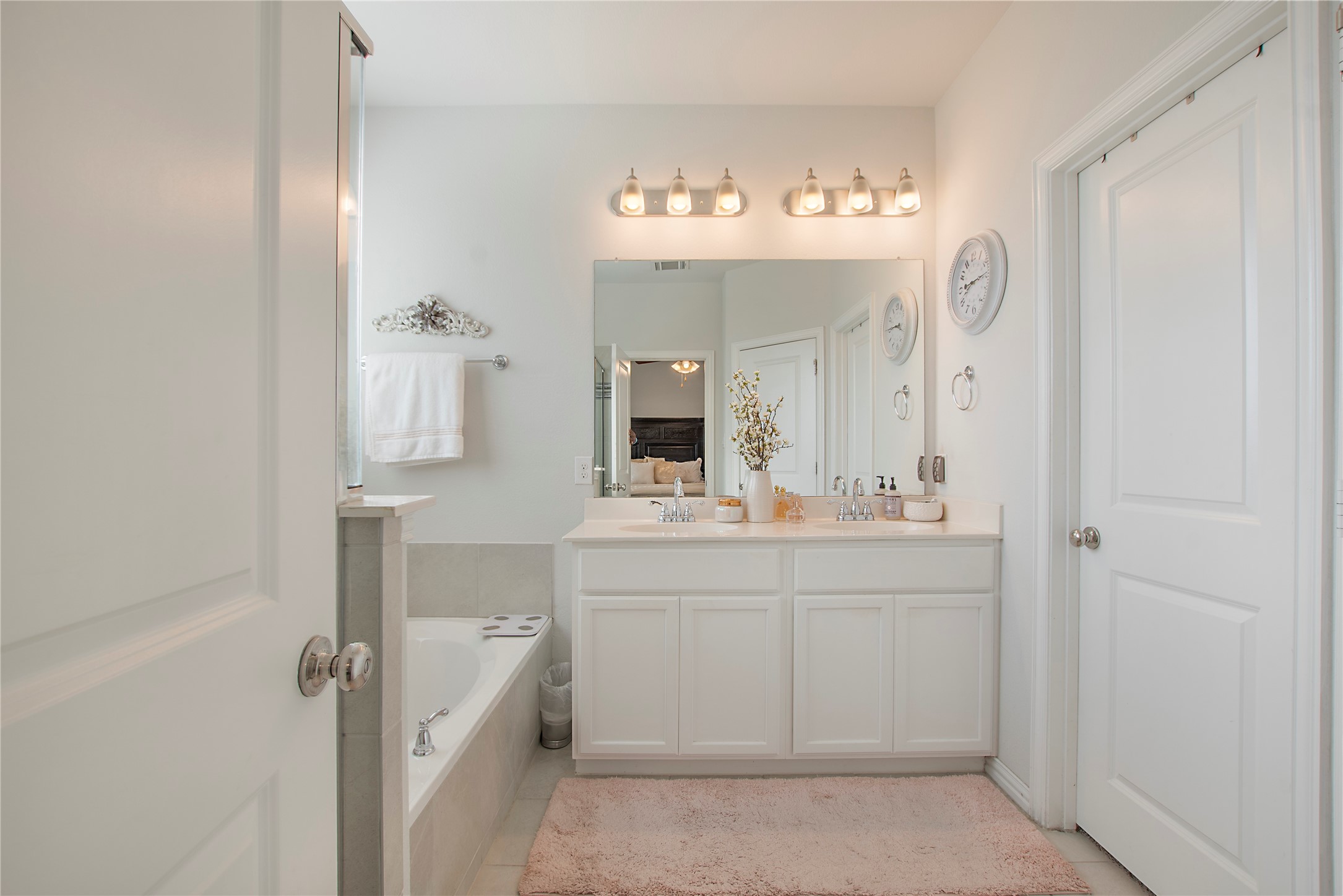 1909 Edgewater Drive