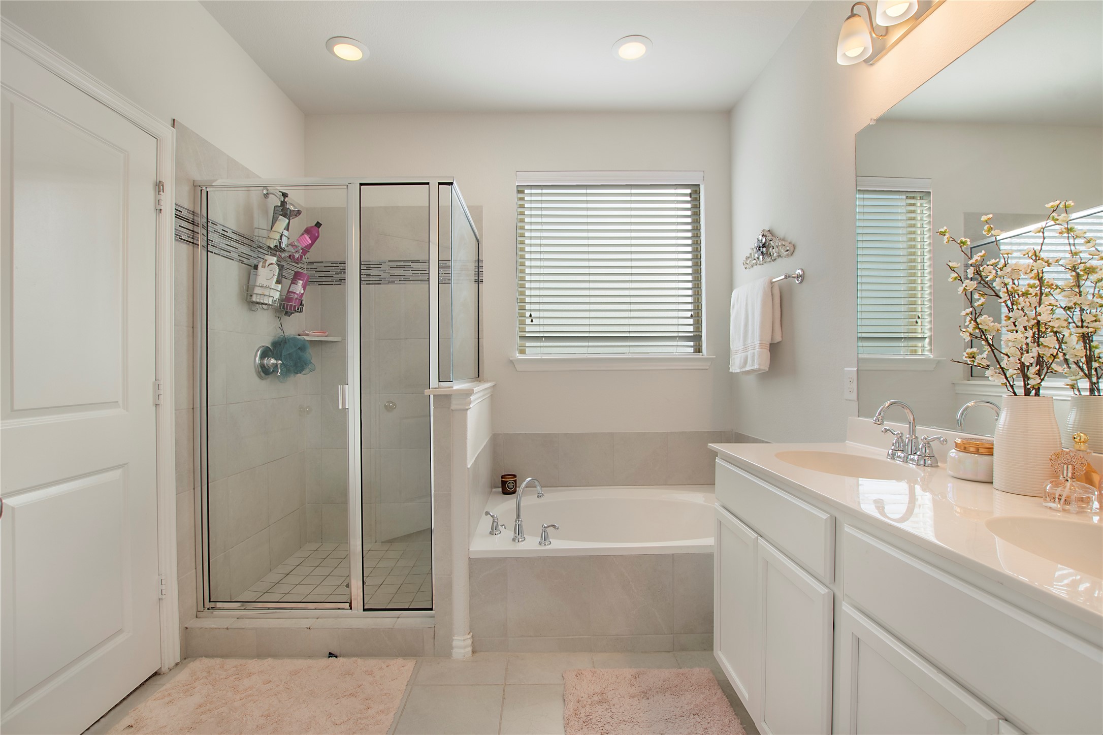 1909 Edgewater Drive