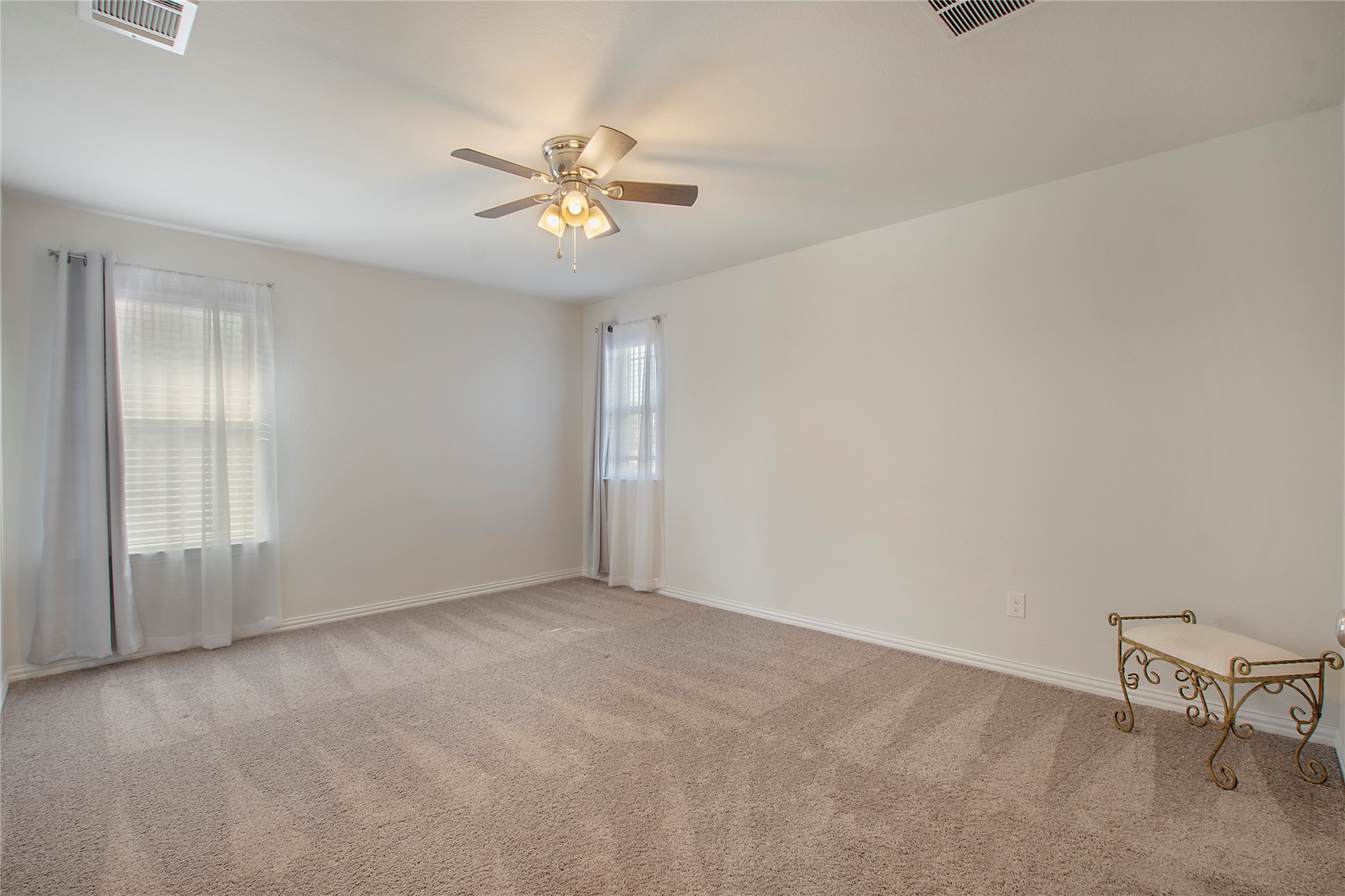 1909 Edgewater Drive