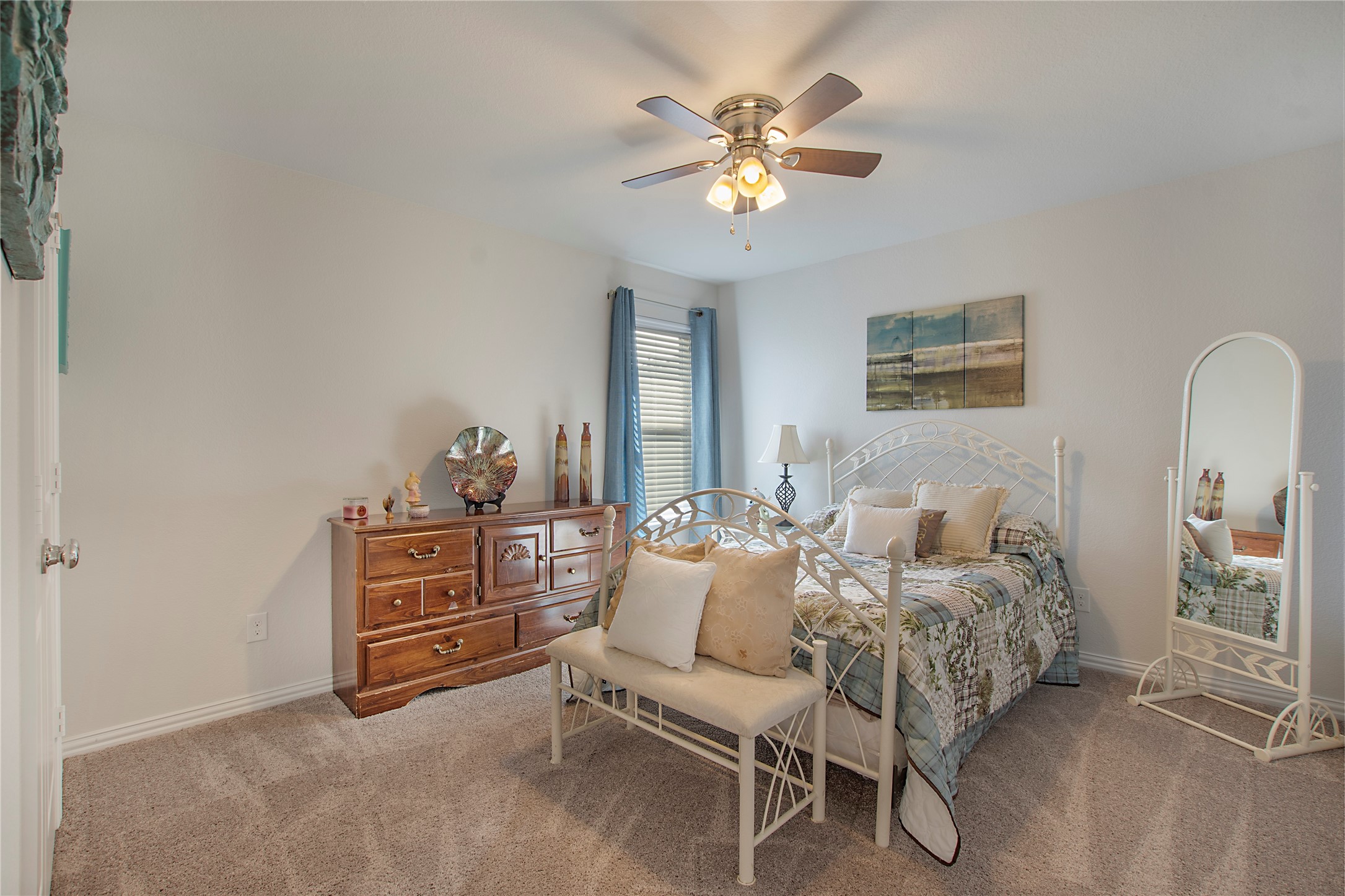 1909 Edgewater Drive